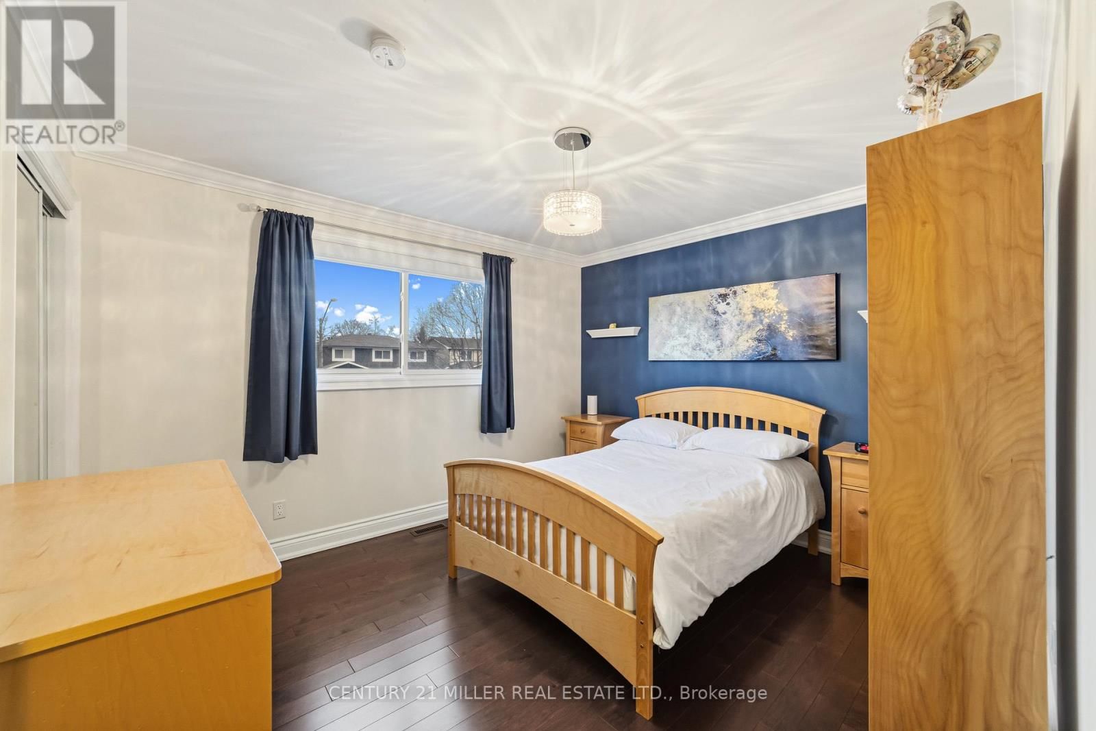 1745 SALTDENE TERRACE Image 27