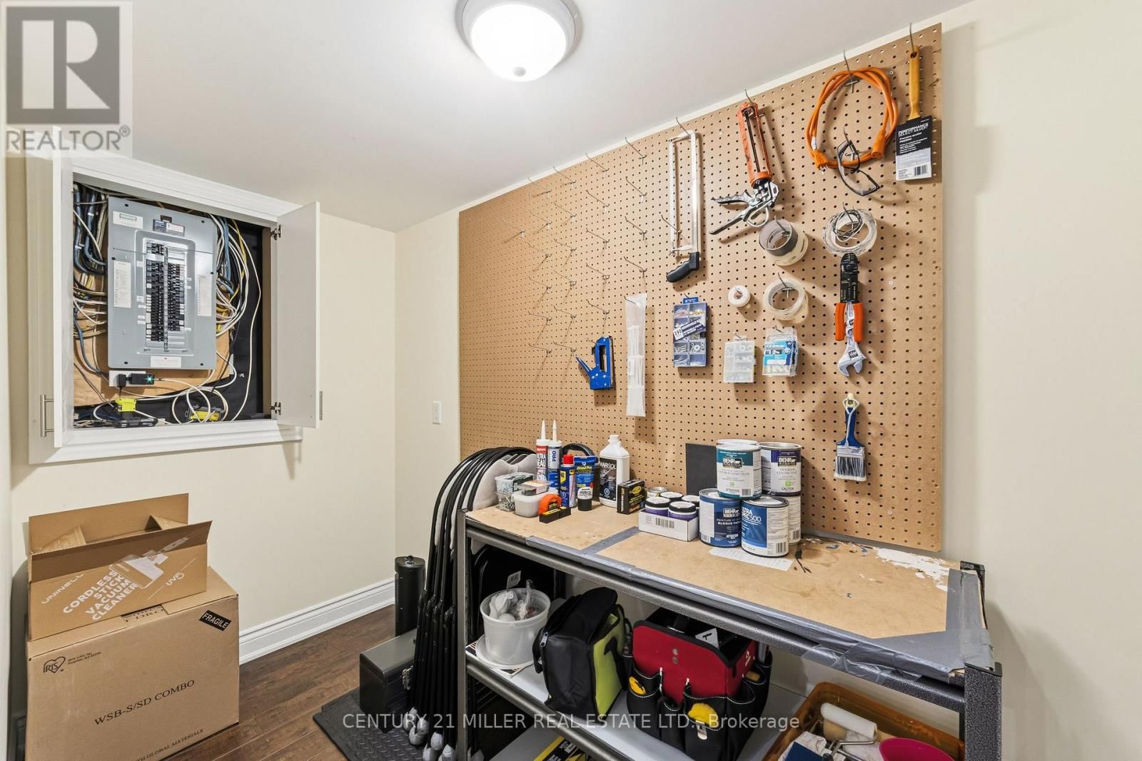 1745 SALTDENE TERRACE Image 41