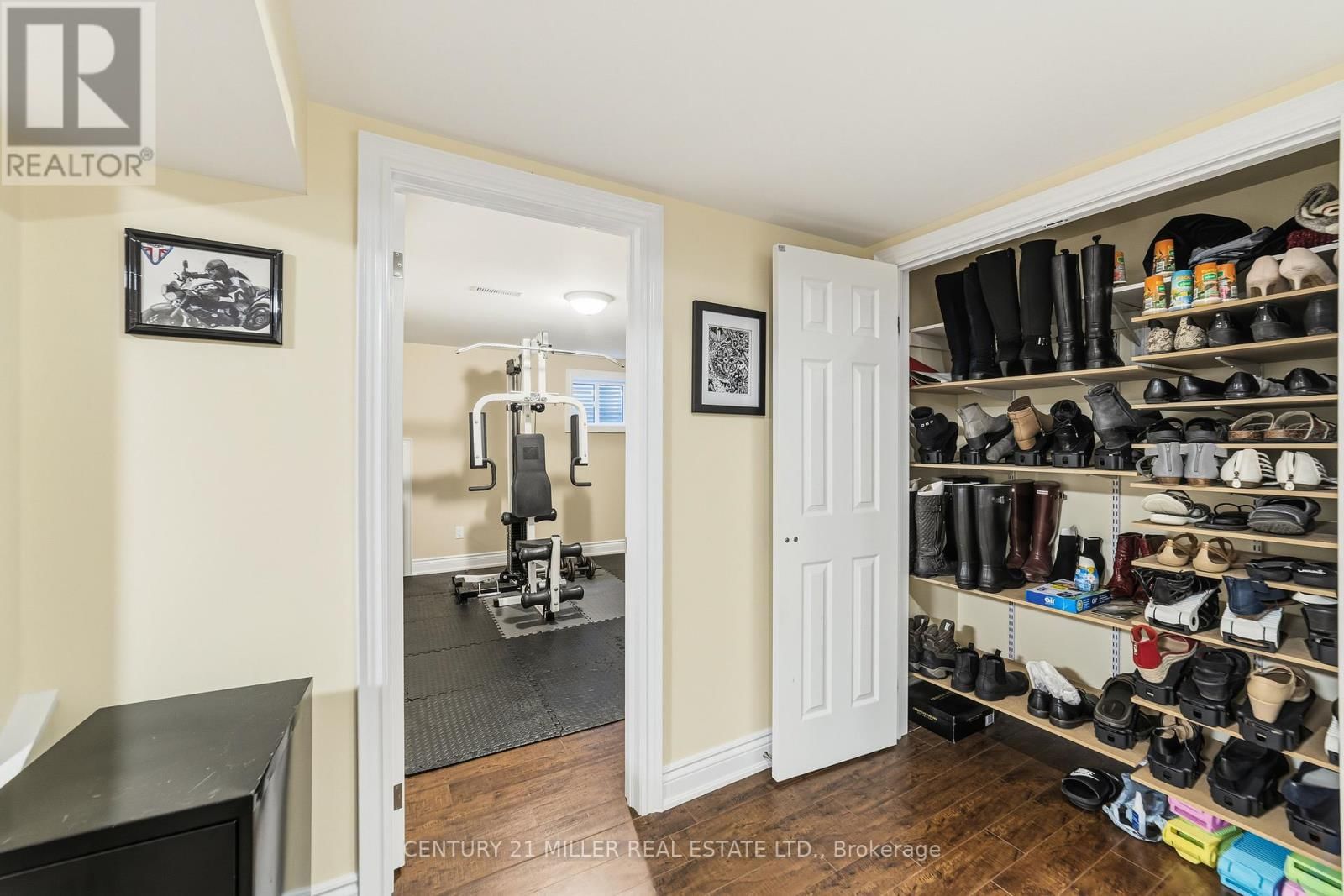 1745 SALTDENE TERRACE Image 42