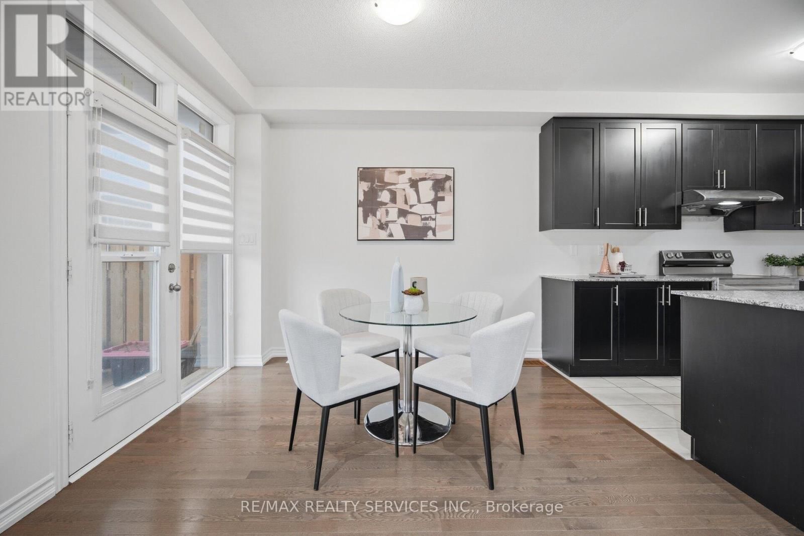 68 DONALD FICHT CRESCENT Image 25