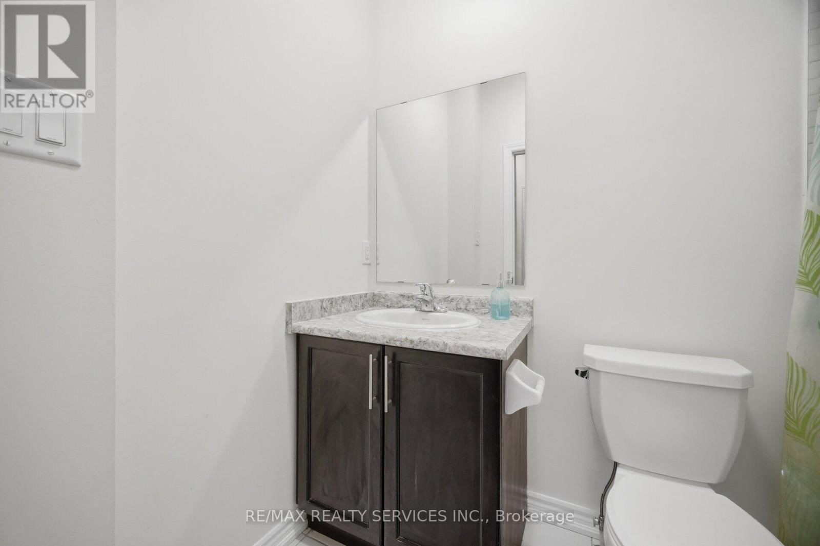 68 DONALD FICHT CRESCENT Image 46