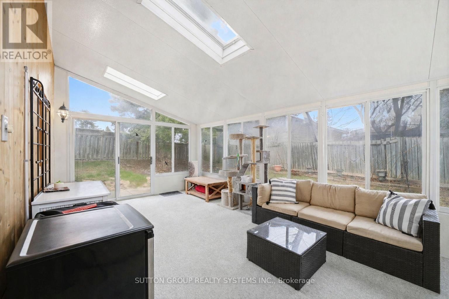 1535 THETFORD COURT Image 24