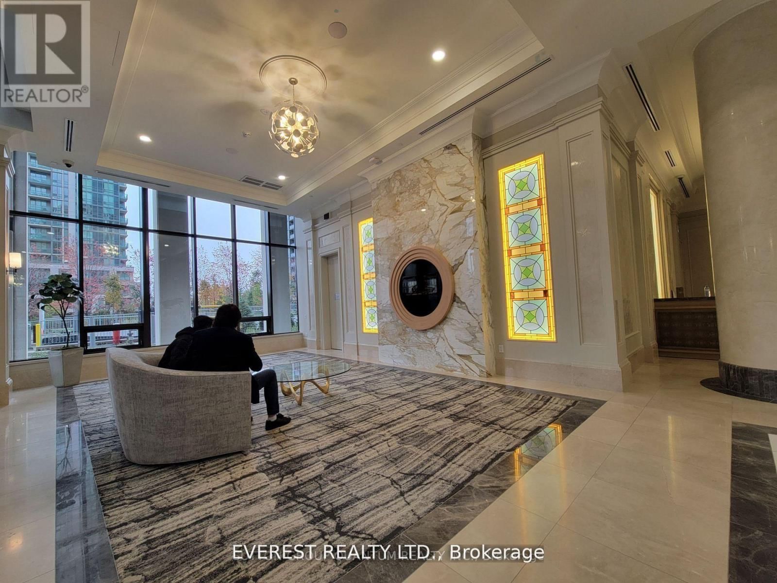 3307 - 36 ELM DRIVE WEST Image 2