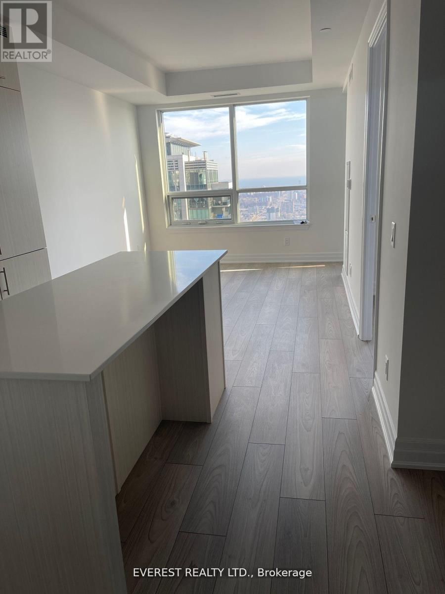 3307 - 36 ELM DRIVE WEST Image 4