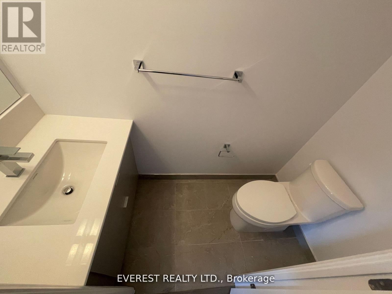 3307 - 36 ELM DRIVE WEST Image 8