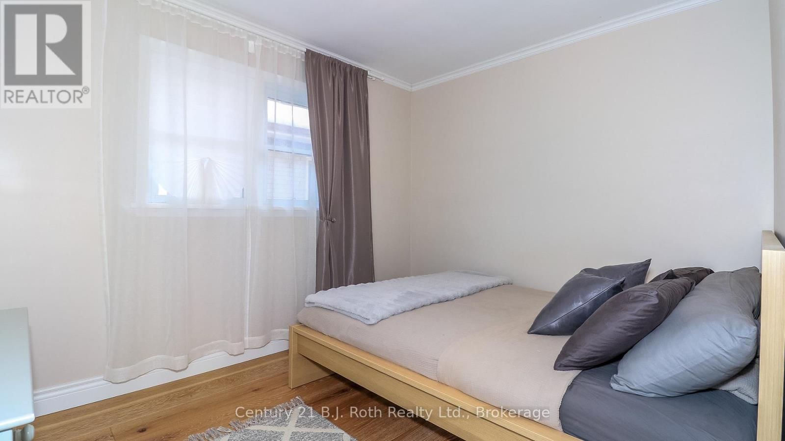 156 THE WESTWAY Image 12