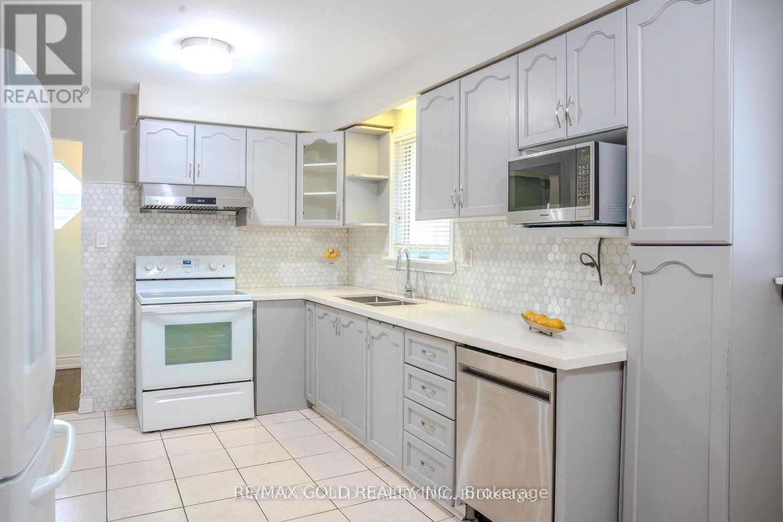 80 IVYBRIDGE DRIVE Image 13