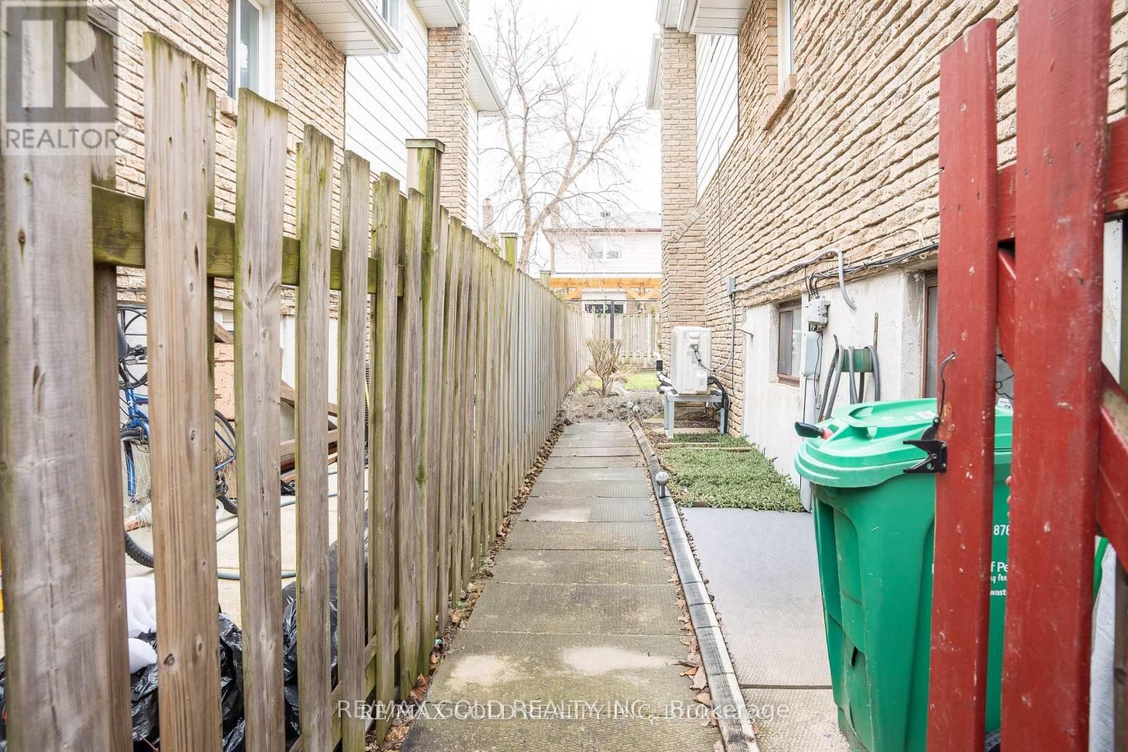 80 IVYBRIDGE DRIVE Image 36