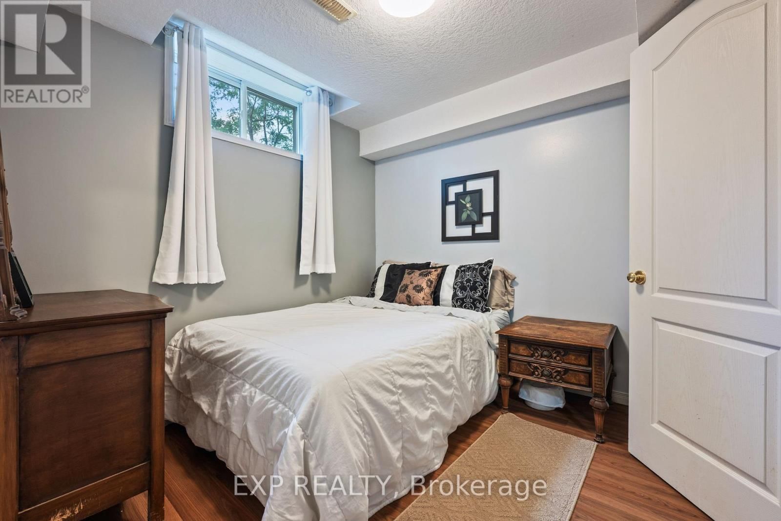 7 ROSE STREET Image 39