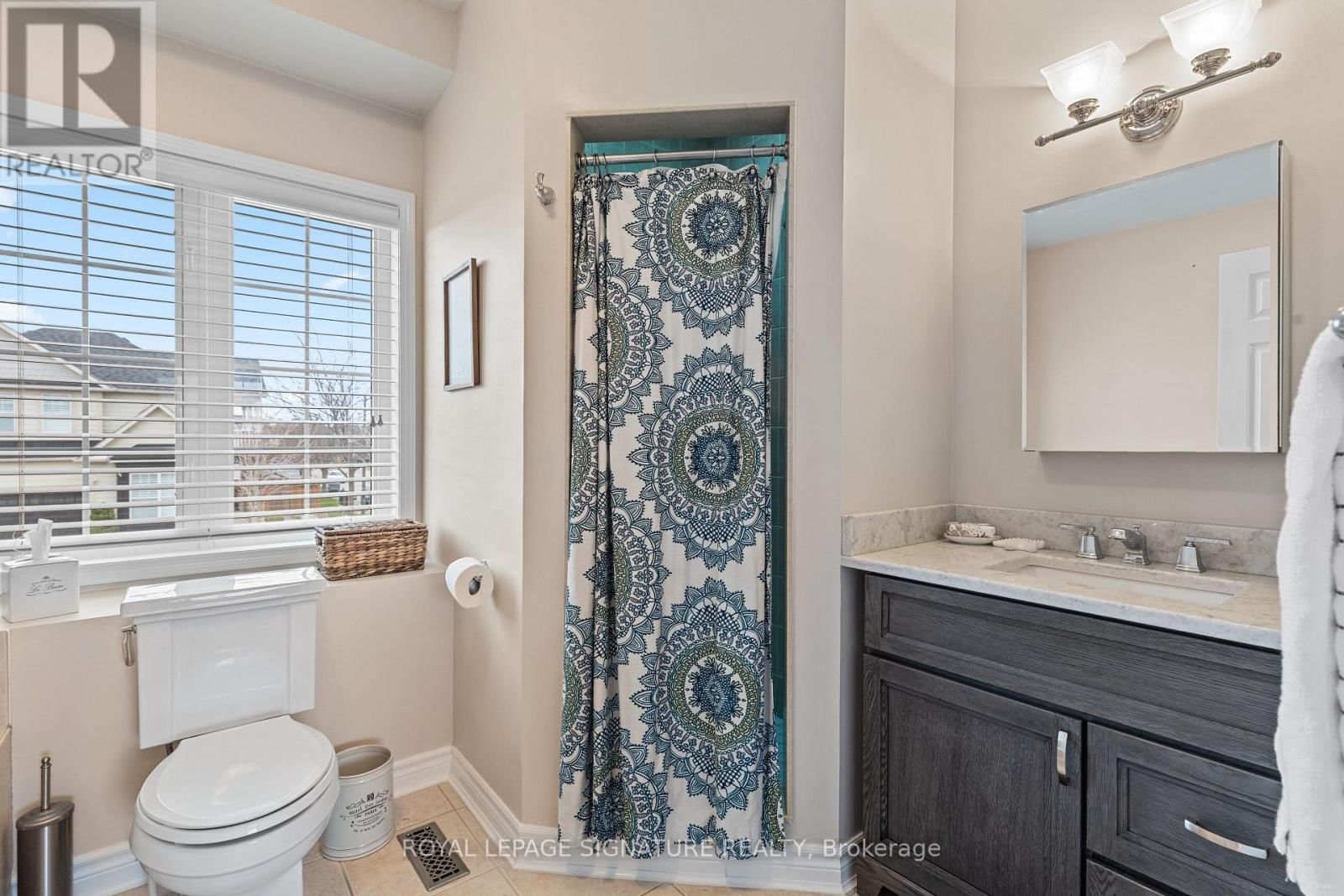 1247 ROBSON CRESCENT Image 20