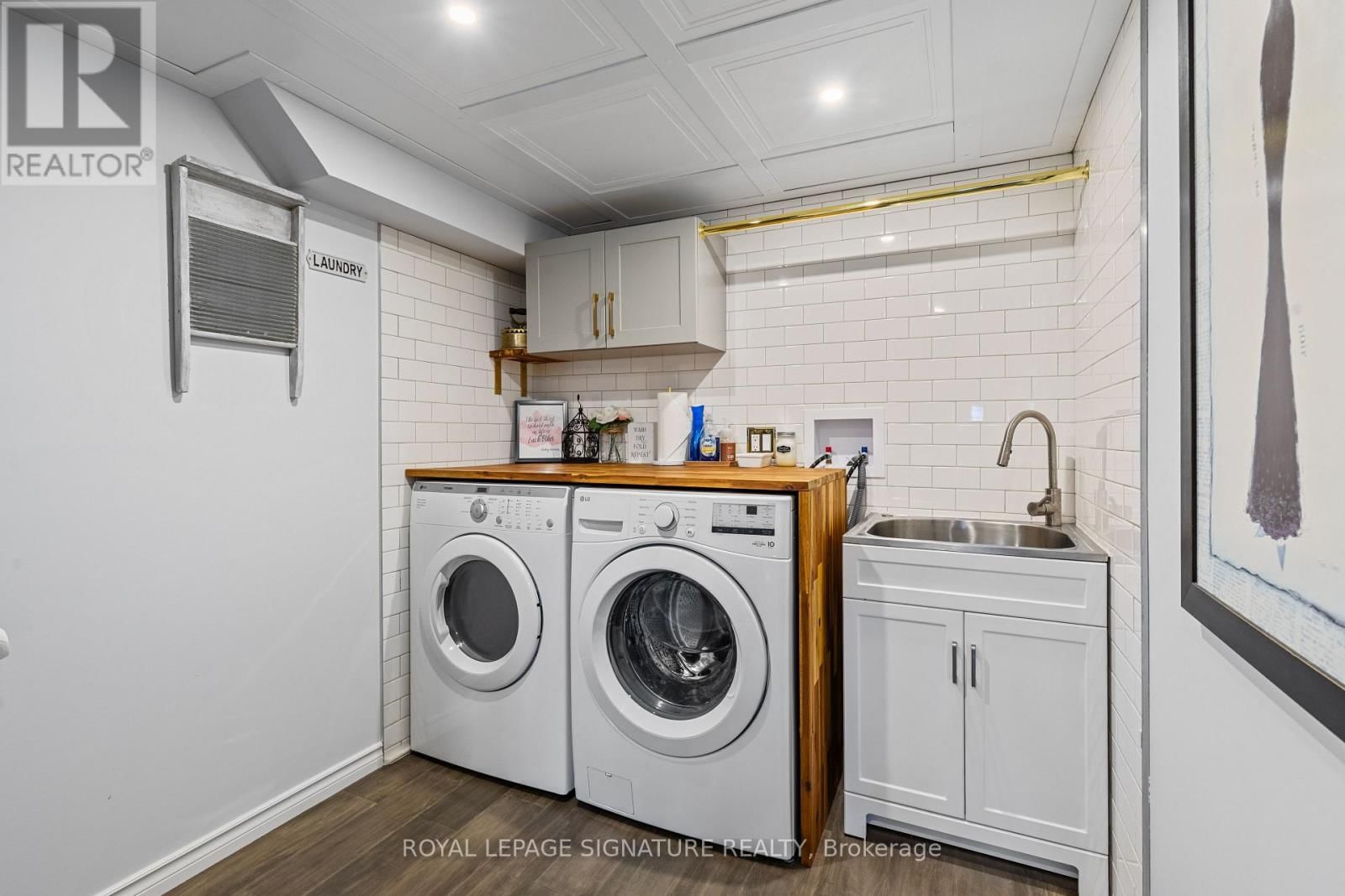 1247 ROBSON CRESCENT Image 28