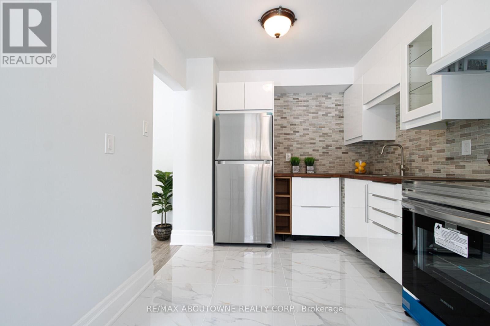 41 - 1532 LANCASTER DRIVE Image 11