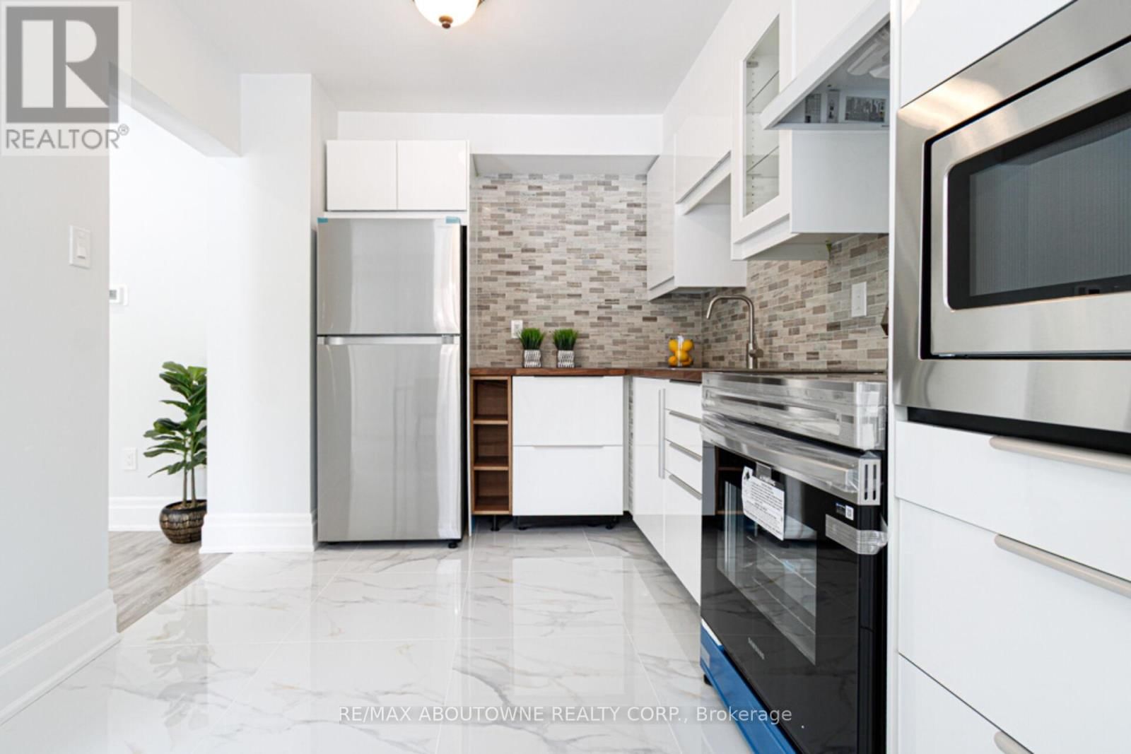 41 - 1532 LANCASTER DRIVE Image 12