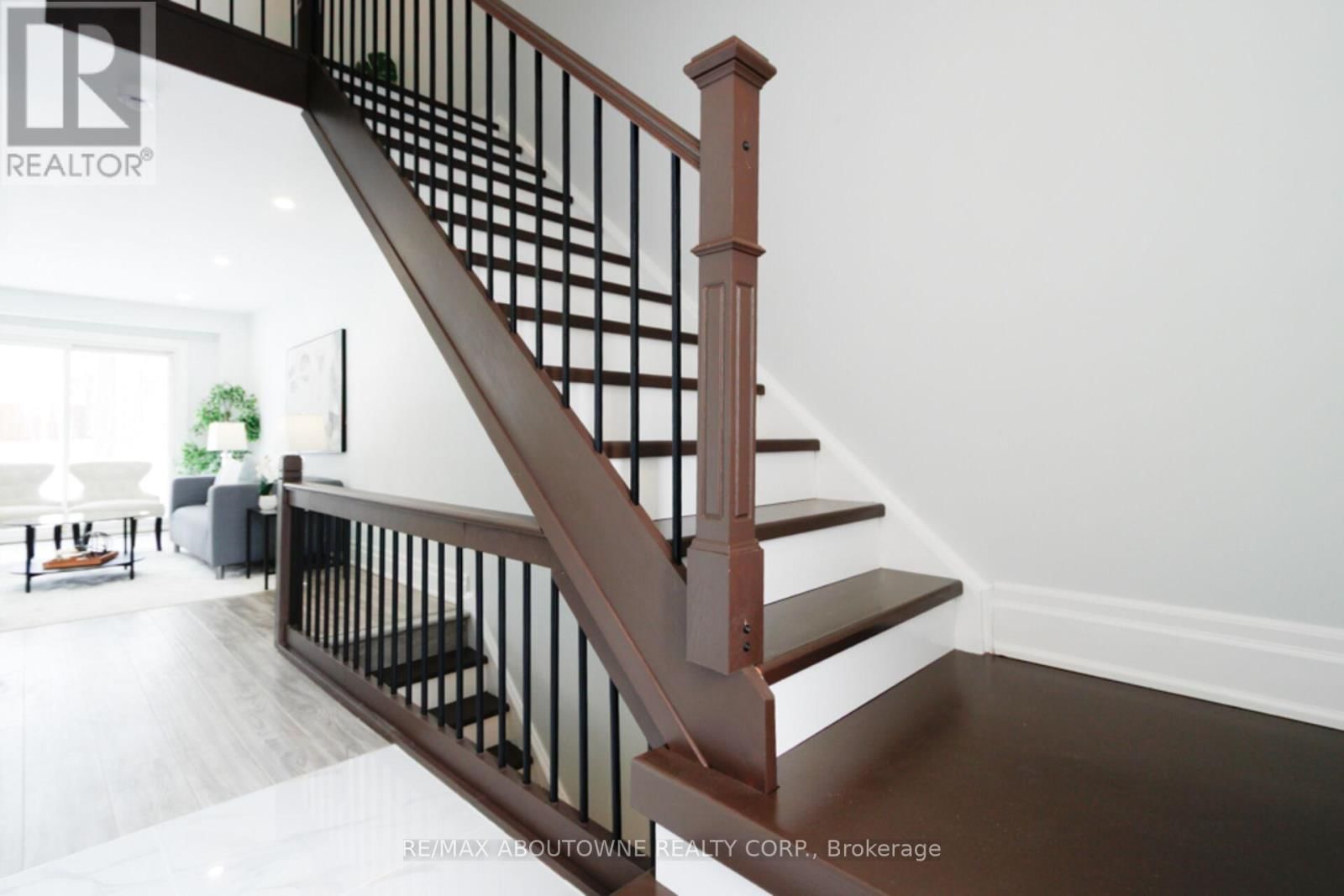 41 - 1532 LANCASTER DRIVE Image 16