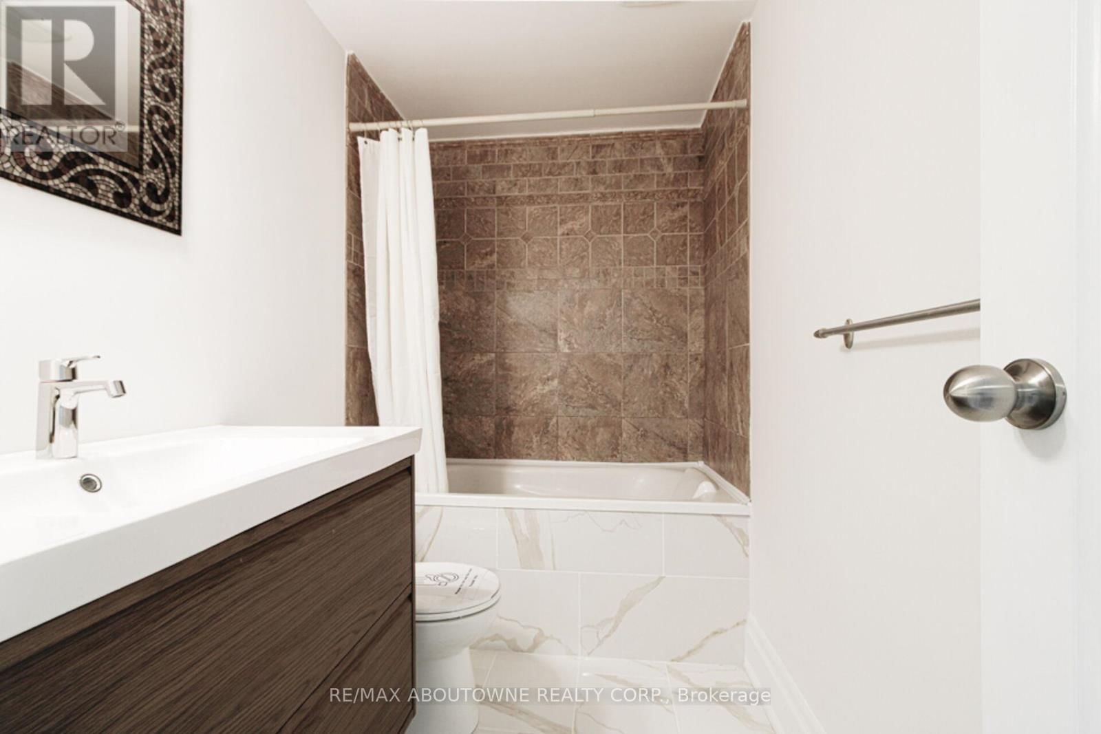 41 - 1532 LANCASTER DRIVE Image 22