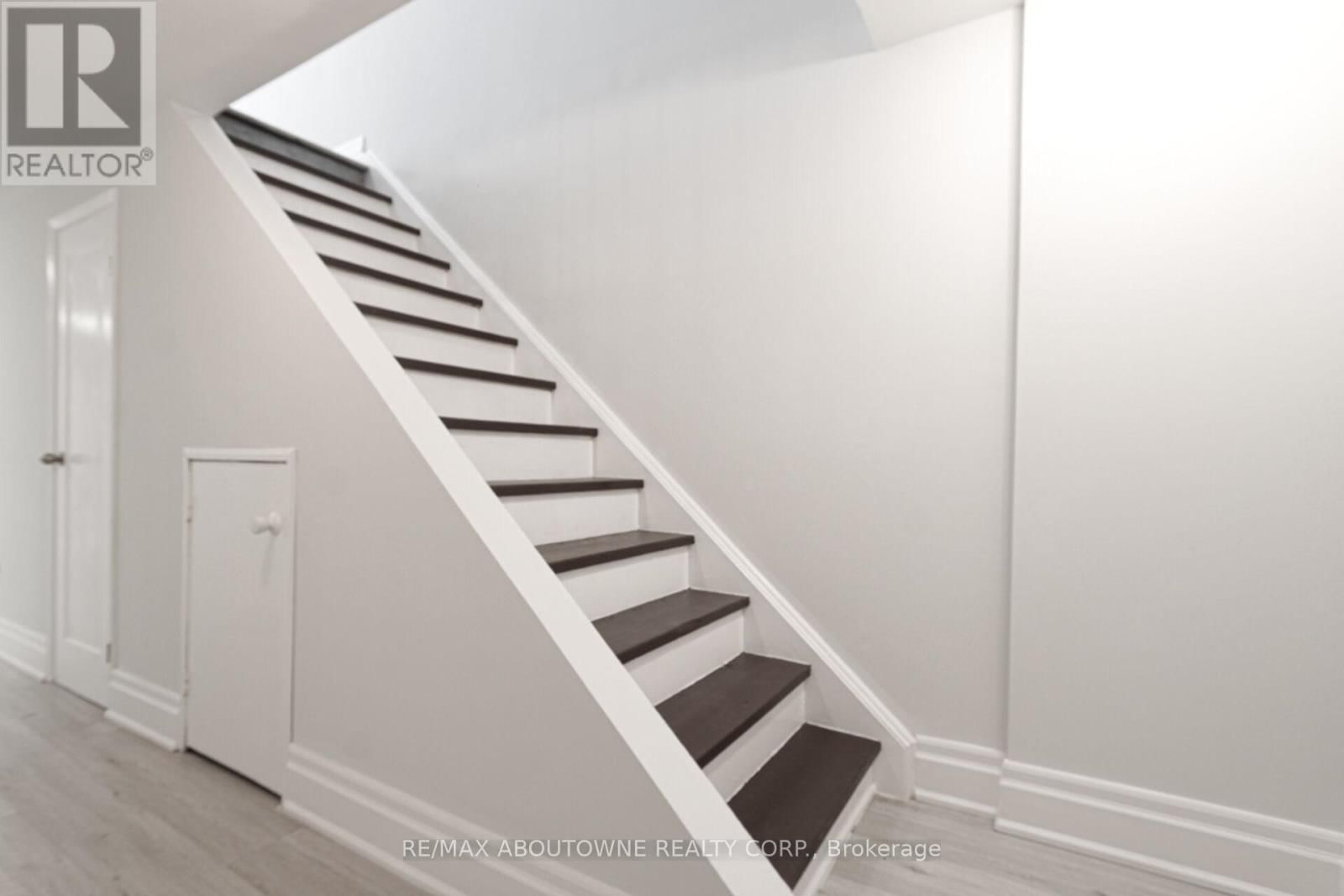 41 - 1532 LANCASTER DRIVE Image 27