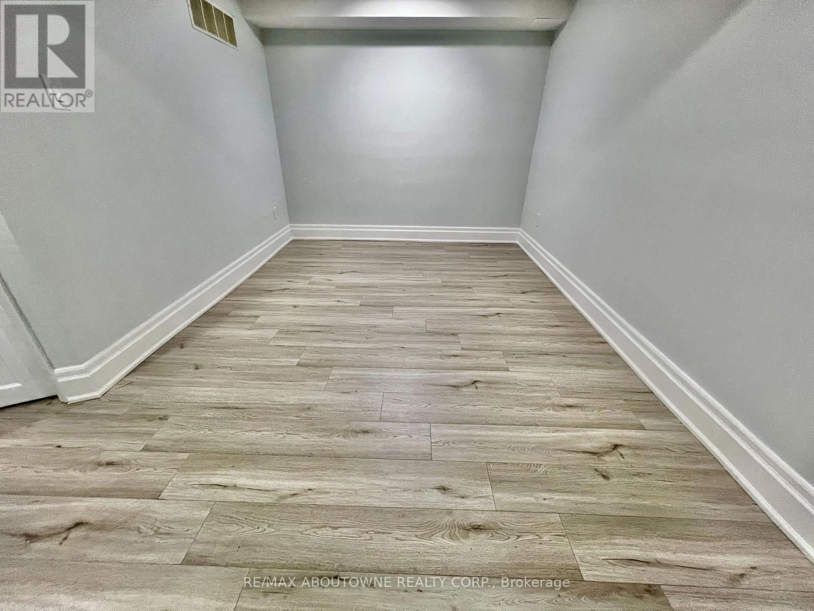 41 - 1532 LANCASTER DRIVE Image 30