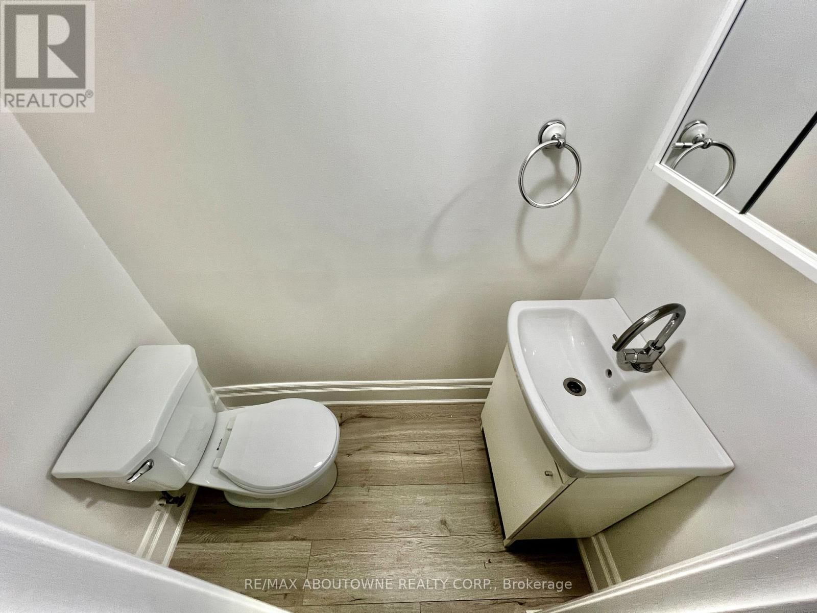 41 - 1532 LANCASTER DRIVE Image 32