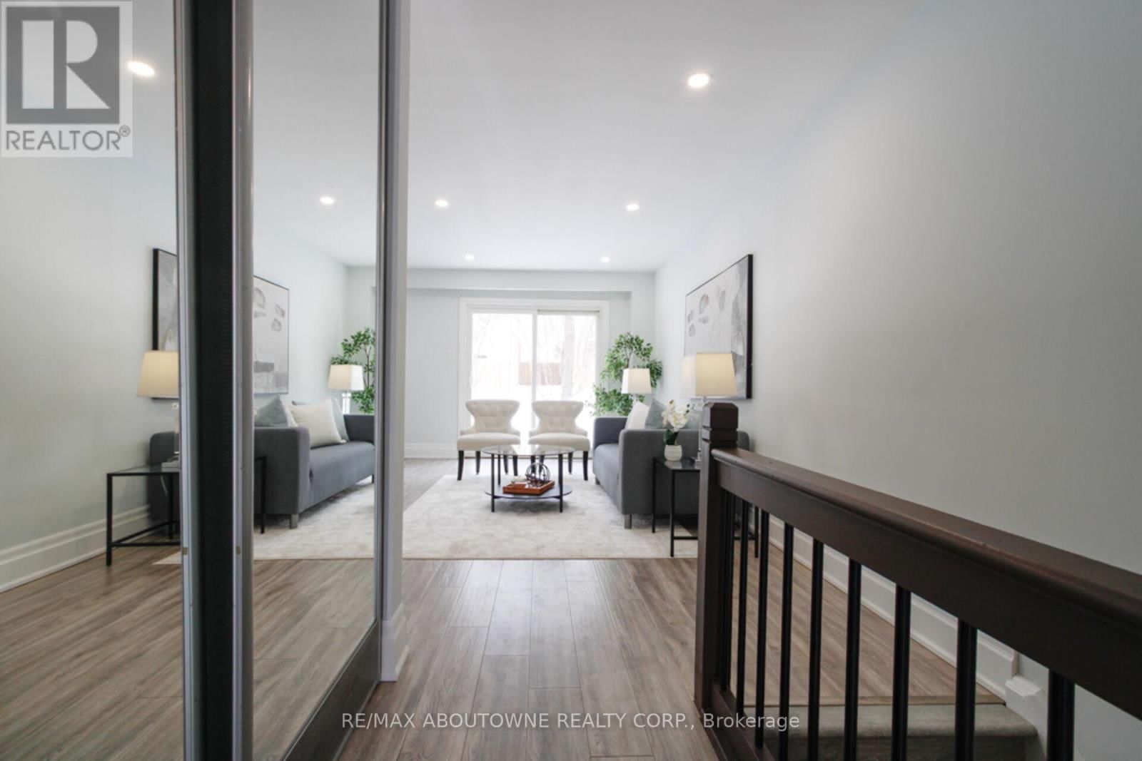 41 - 1532 LANCASTER DRIVE Image 4