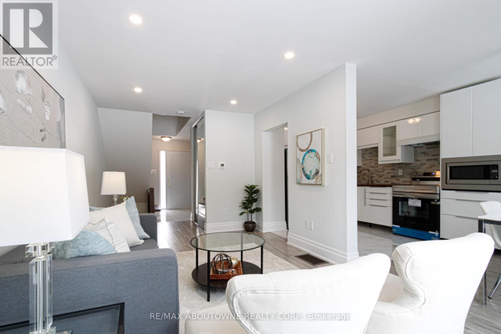 41 - 1532 LANCASTER DRIVE Image 8