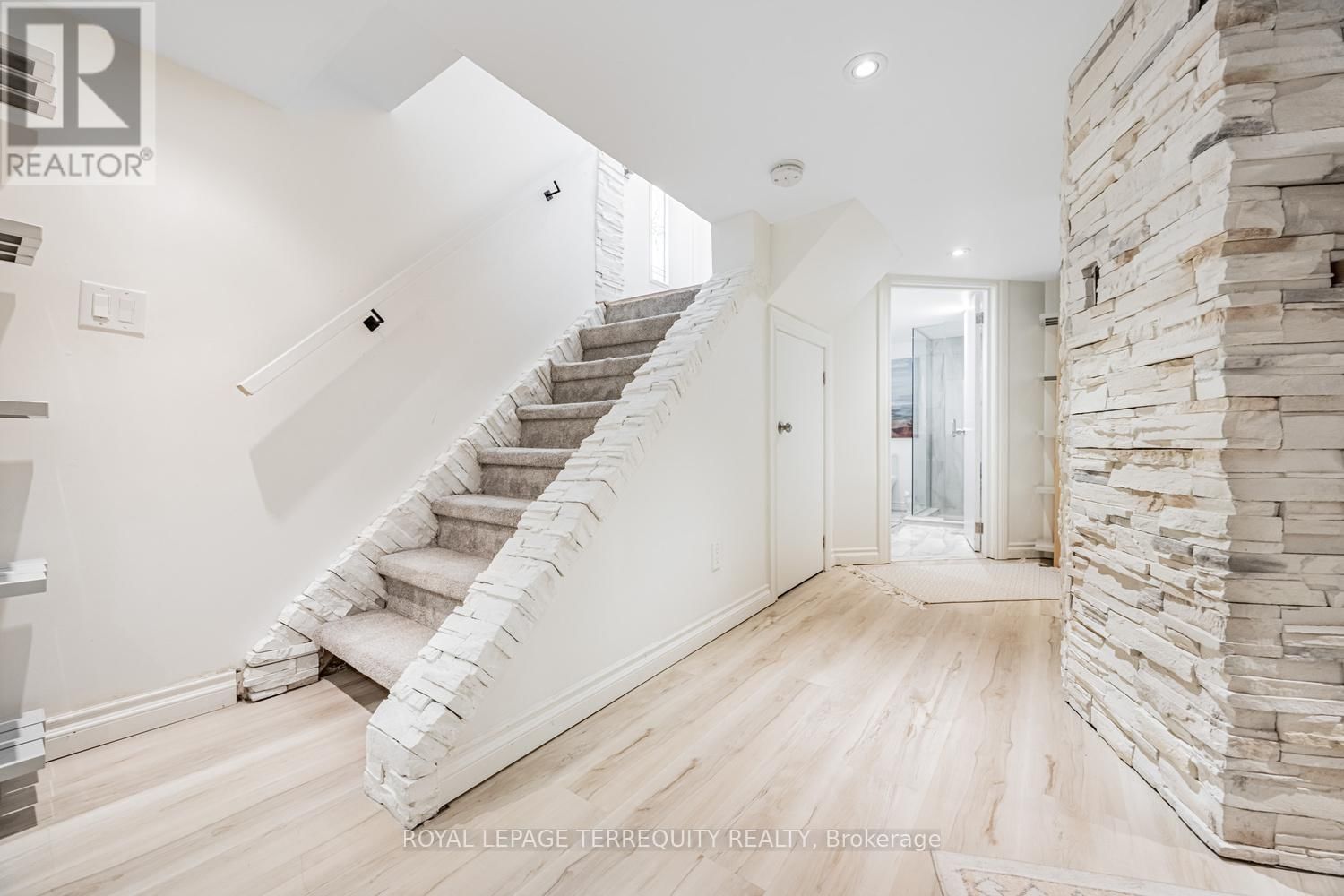 87 EIGHTH STREET Image 24