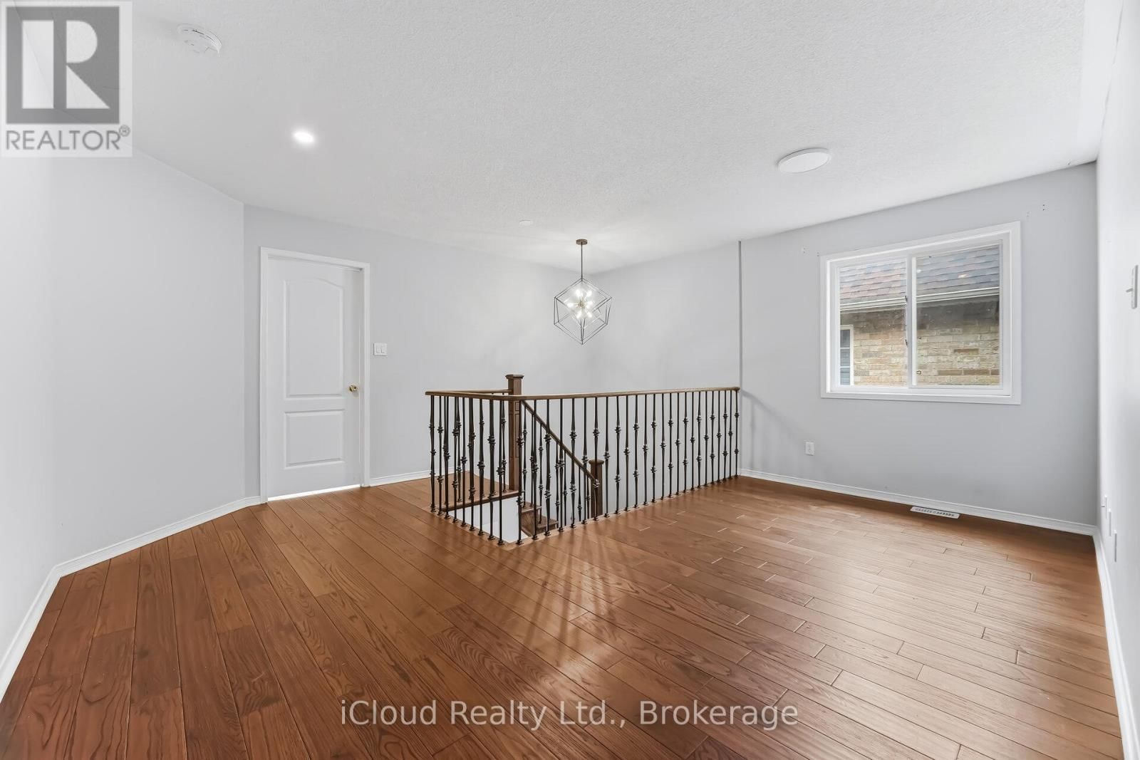 81 CROWN VICTORIA DRIVE WEST Image 16