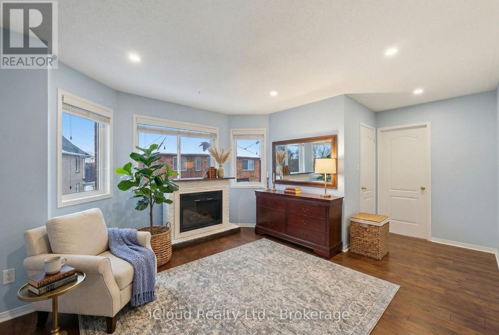 81 CROWN VICTORIA DRIVE WEST Image 18