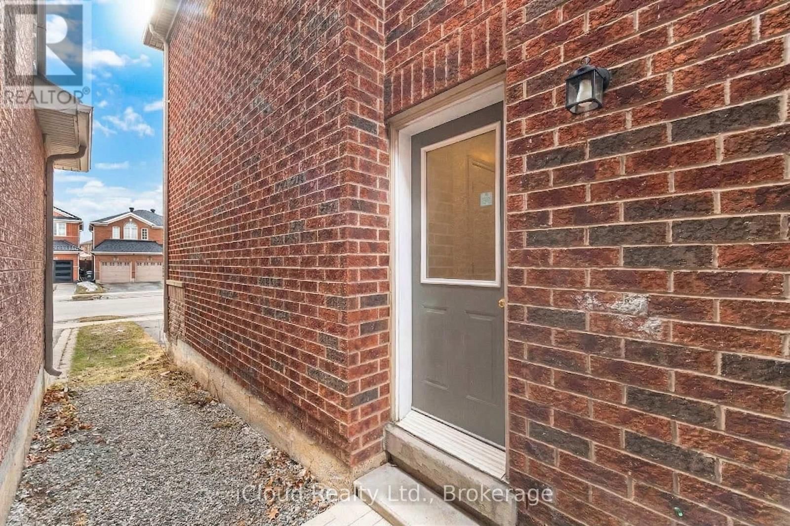 81 CROWN VICTORIA DRIVE WEST Image 29