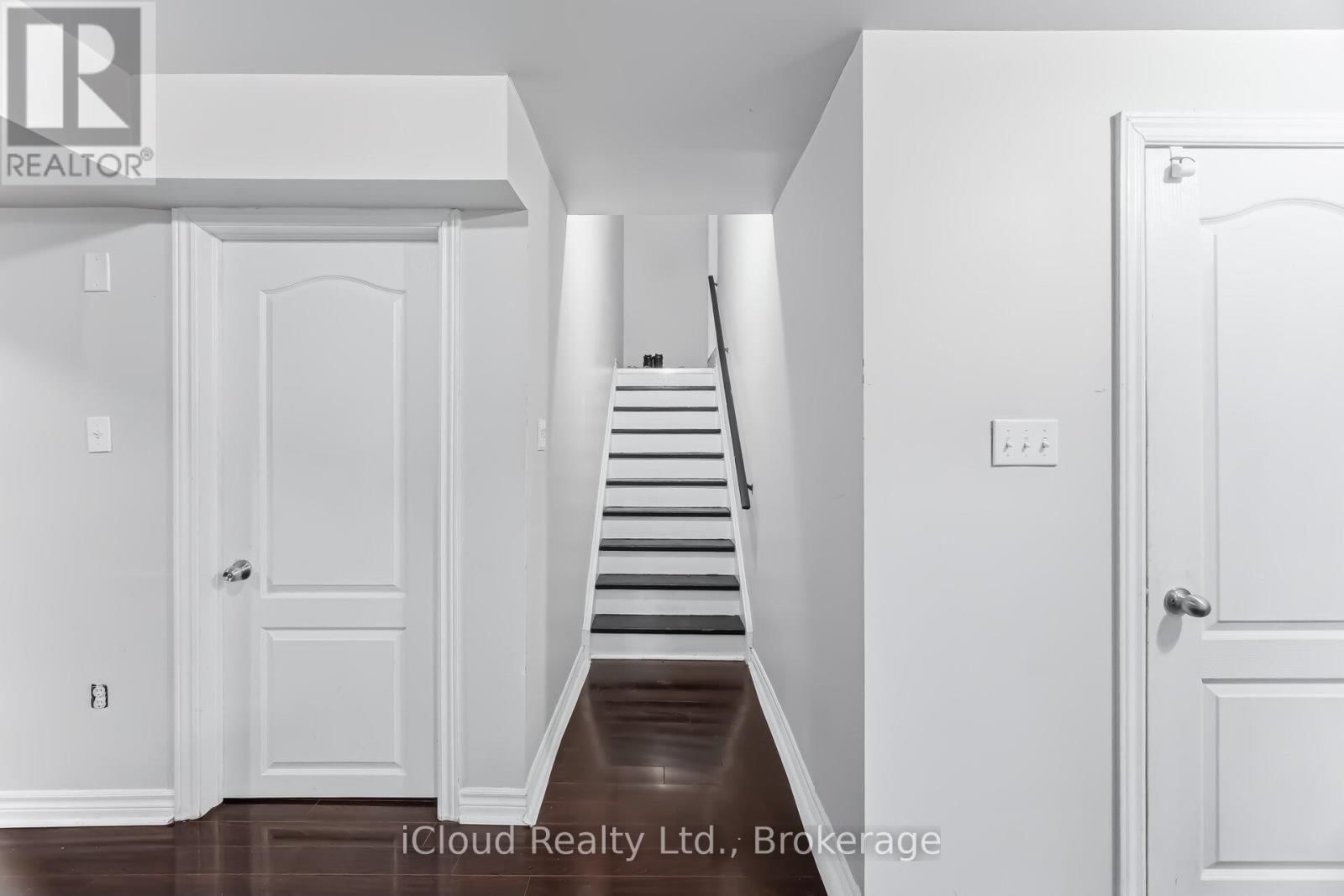 81 CROWN VICTORIA DRIVE WEST Image 32