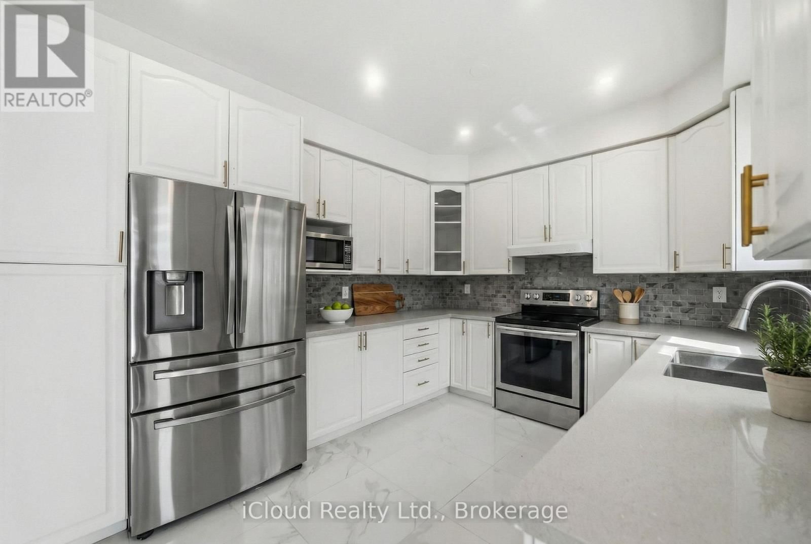 81 CROWN VICTORIA DRIVE WEST Image 9