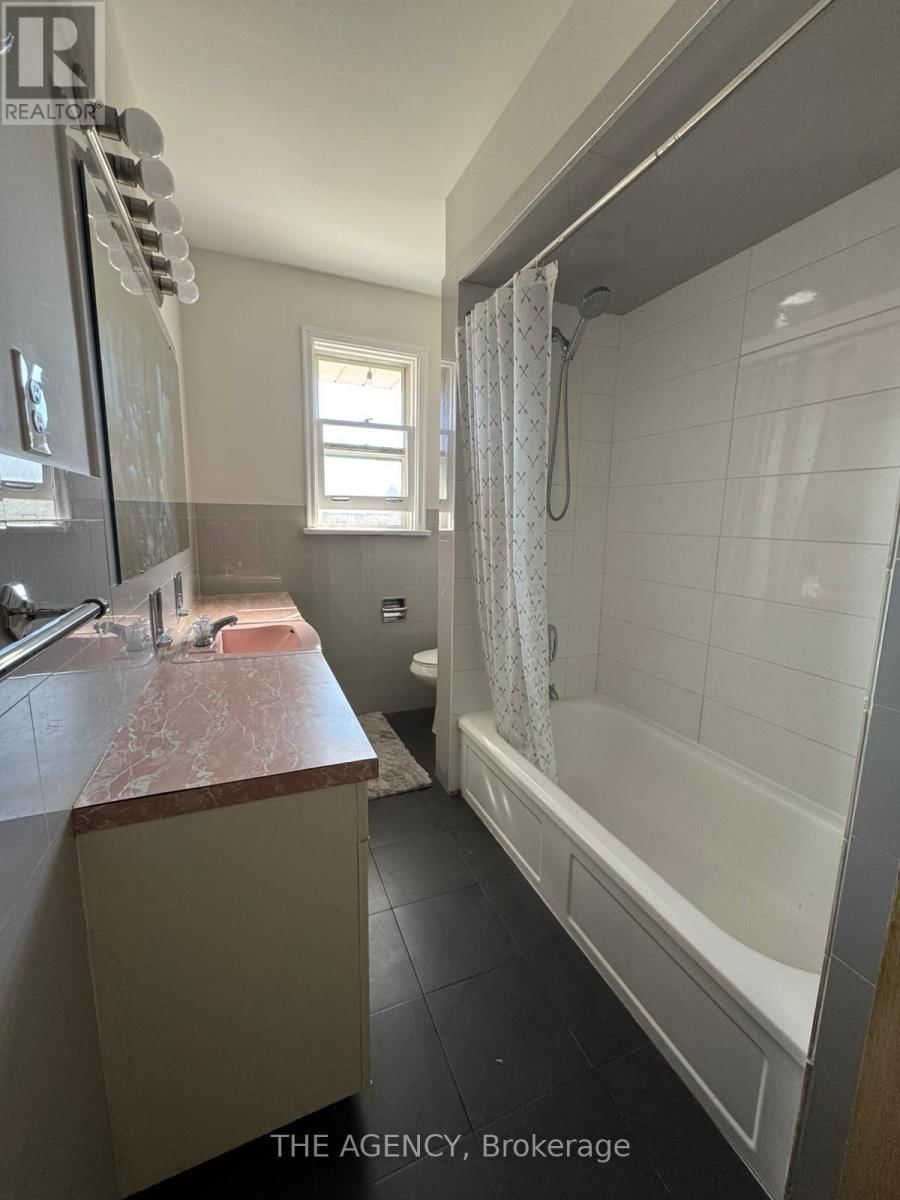 64 FARNINGHAM CRESCENT Image 13