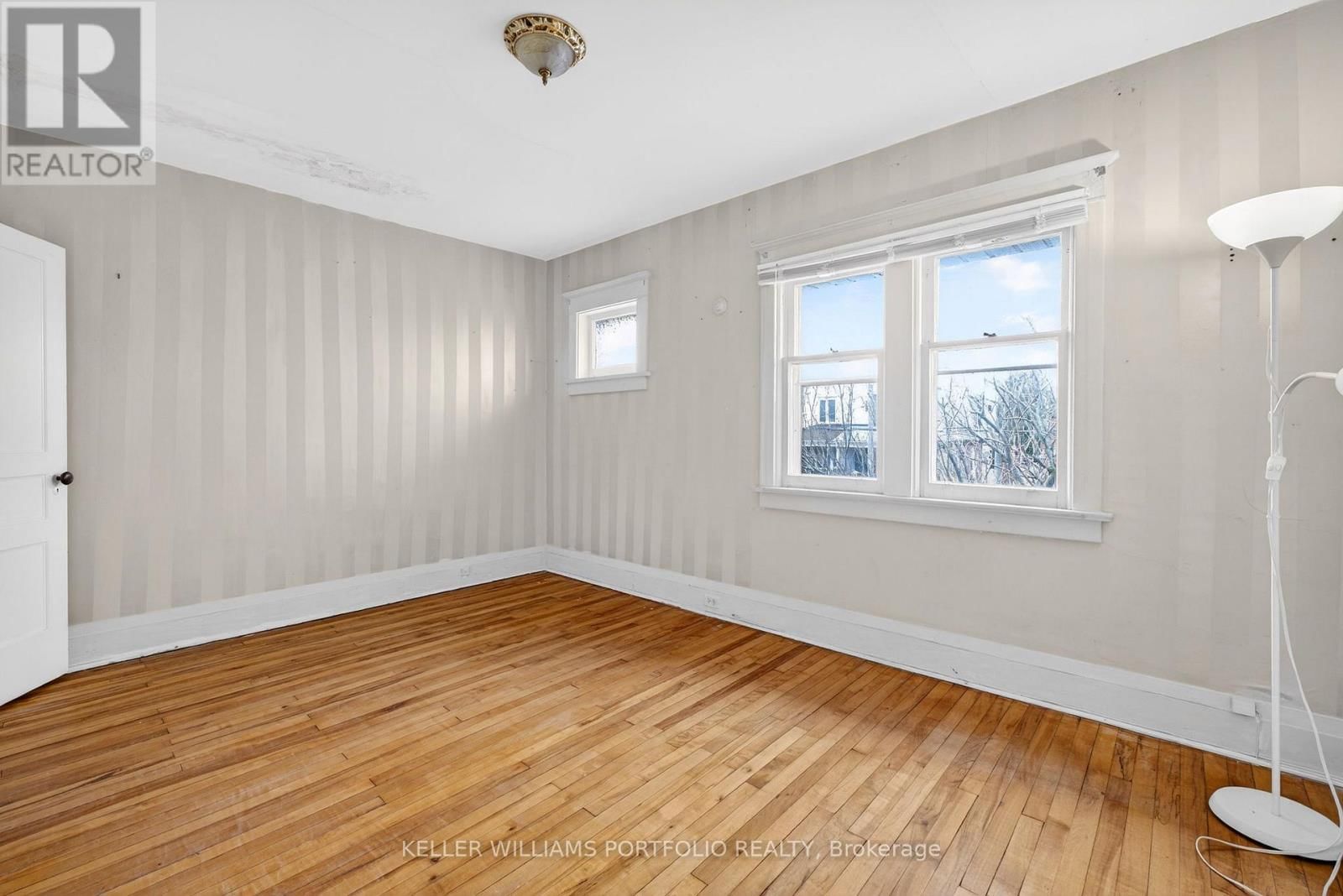 31 MCROBERTS AVENUE Image 18