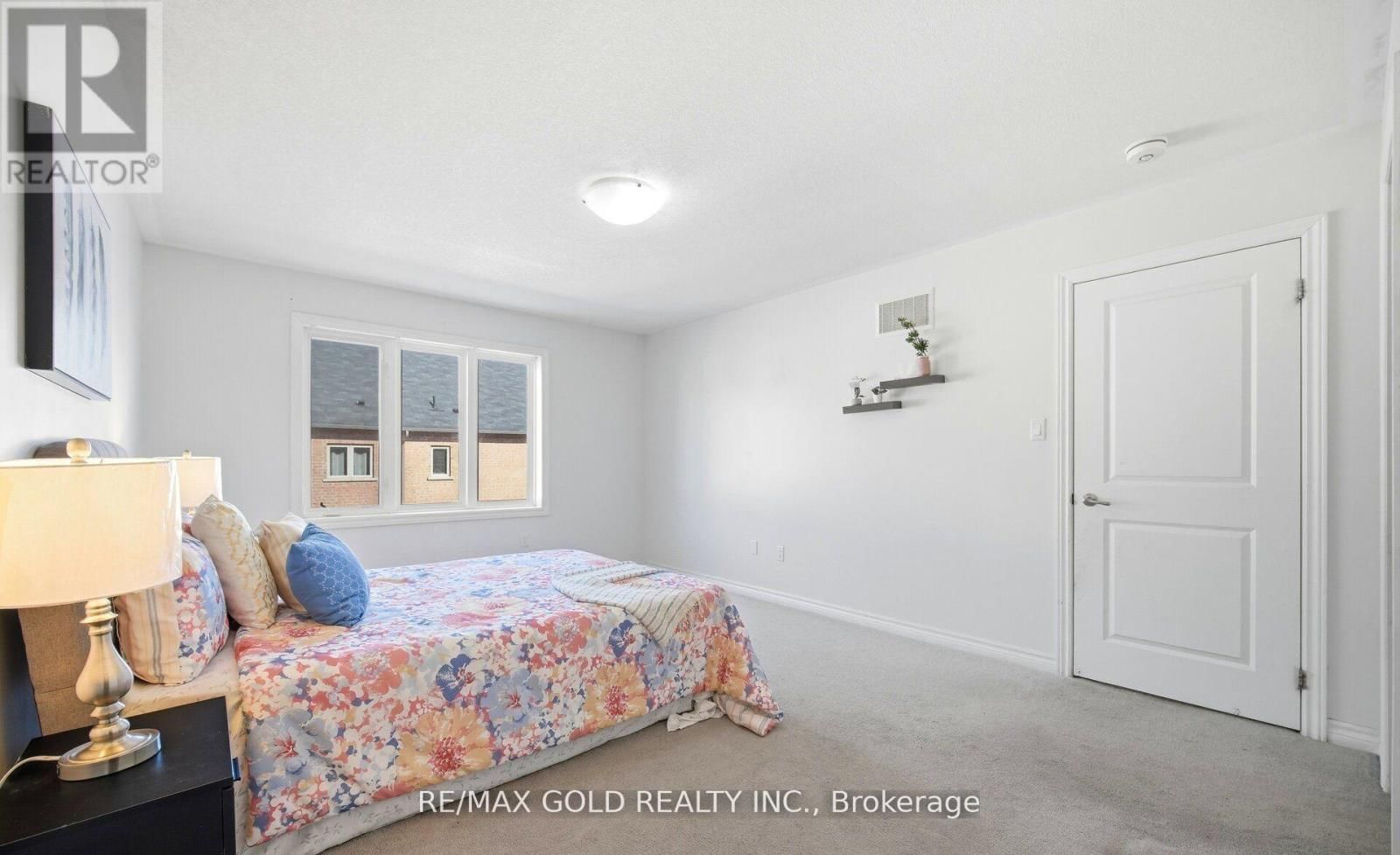 15 HINES STREET Image 33