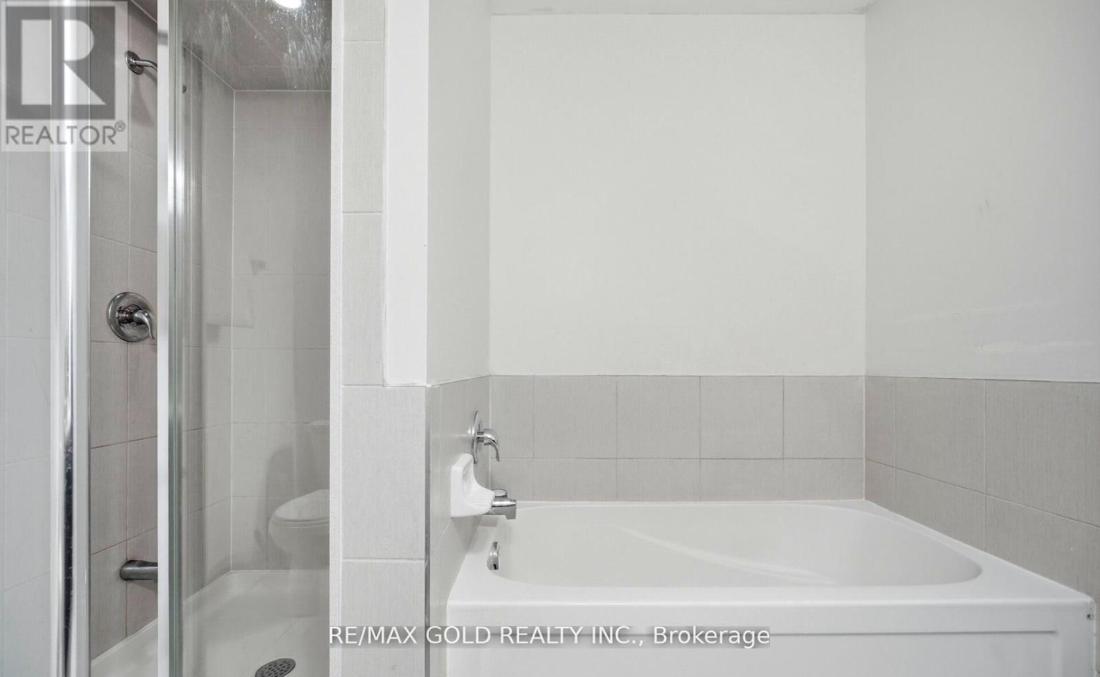 15 HINES STREET Image 36