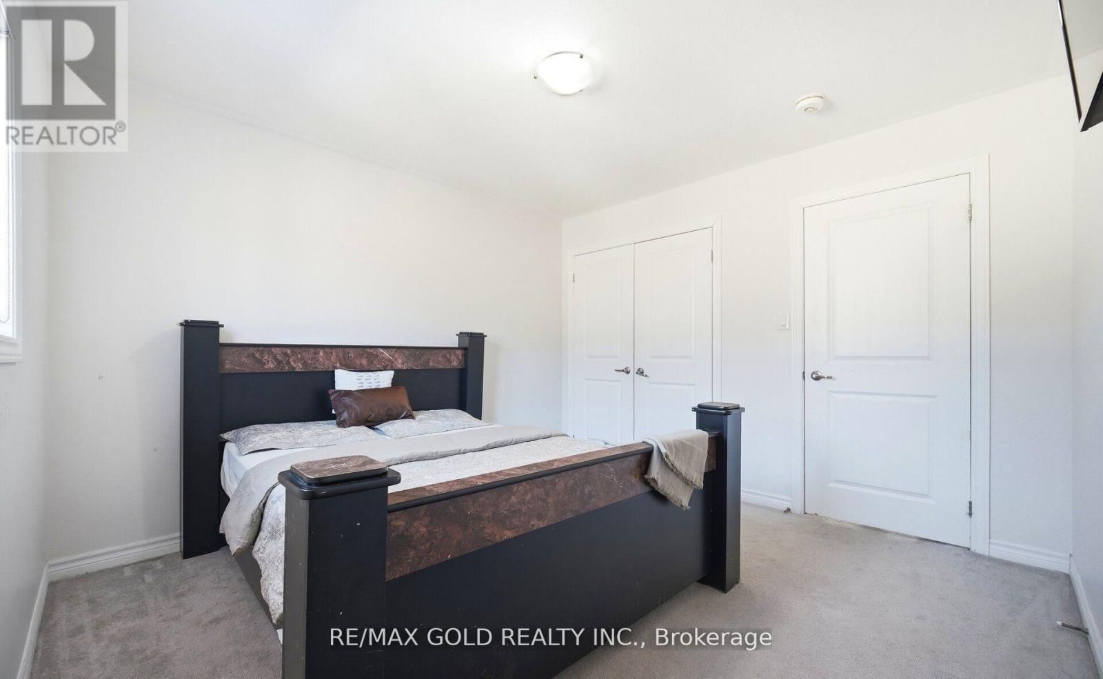 15 HINES STREET Image 41