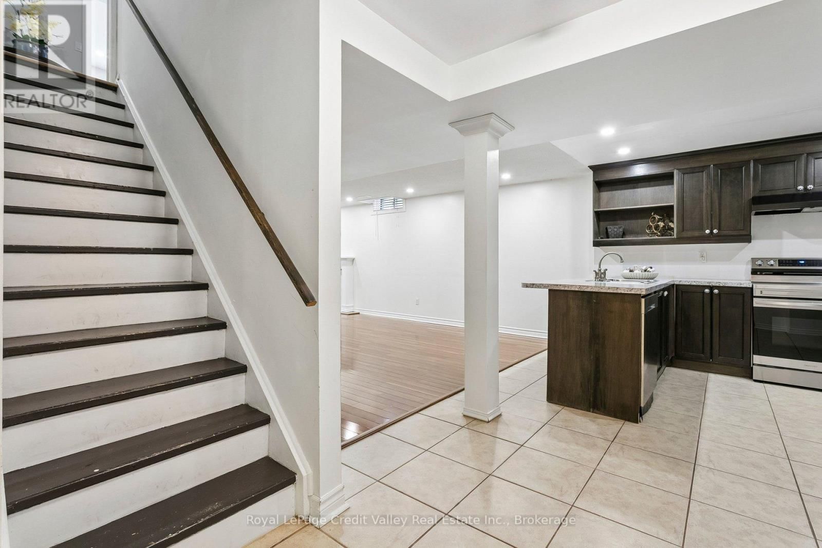 84 VALONIA DRIVE Image 36