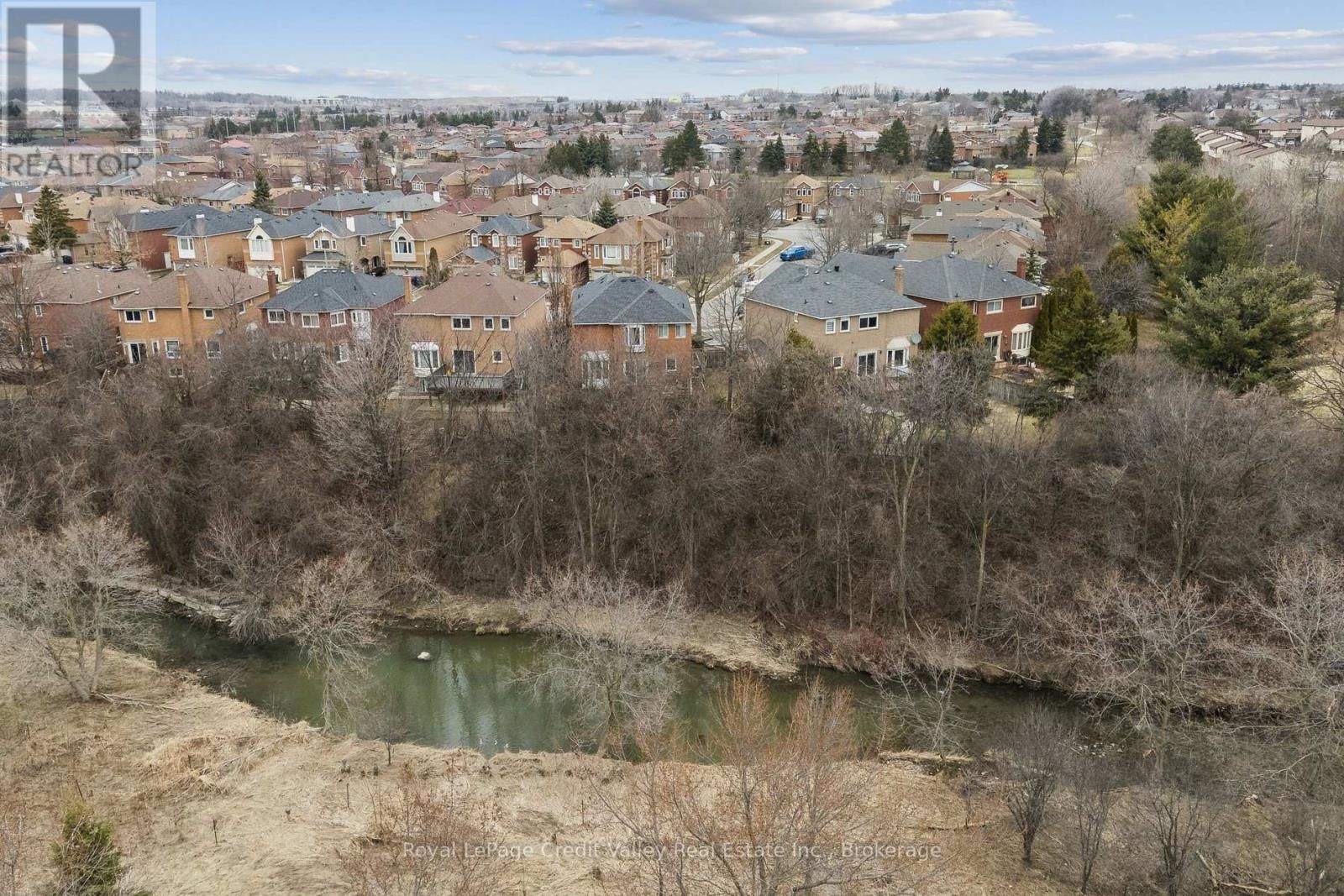 84 VALONIA DRIVE Image 45