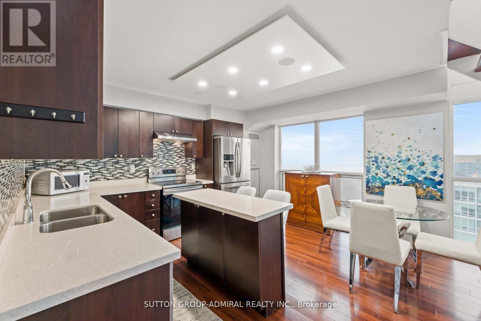 2513 - 155 LEGION ROAD NORTH Image 6