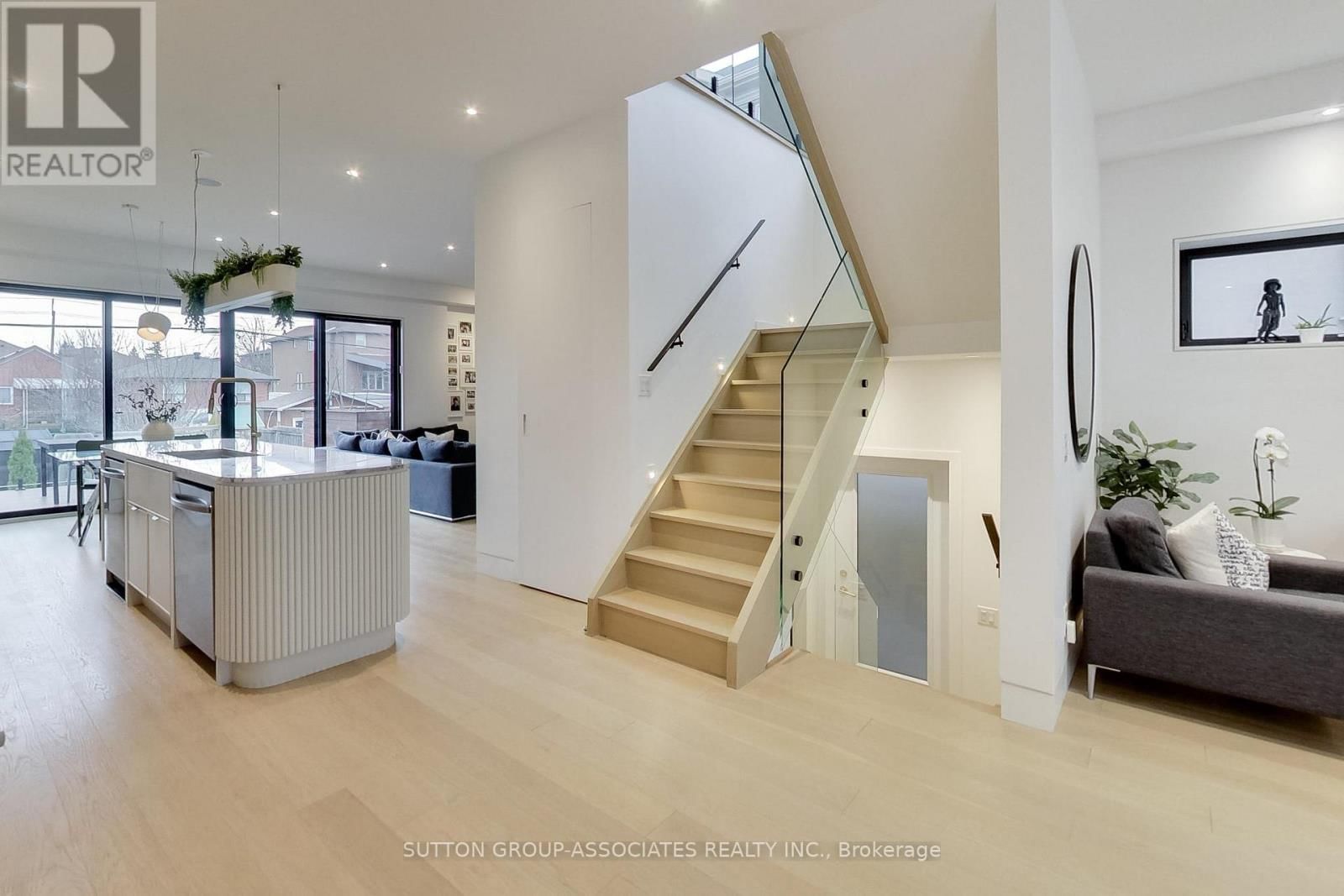 976 GLENCAIRN AVENUE Image 13