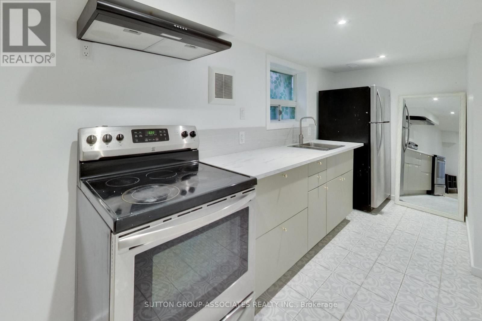 976 GLENCAIRN AVENUE Image 44