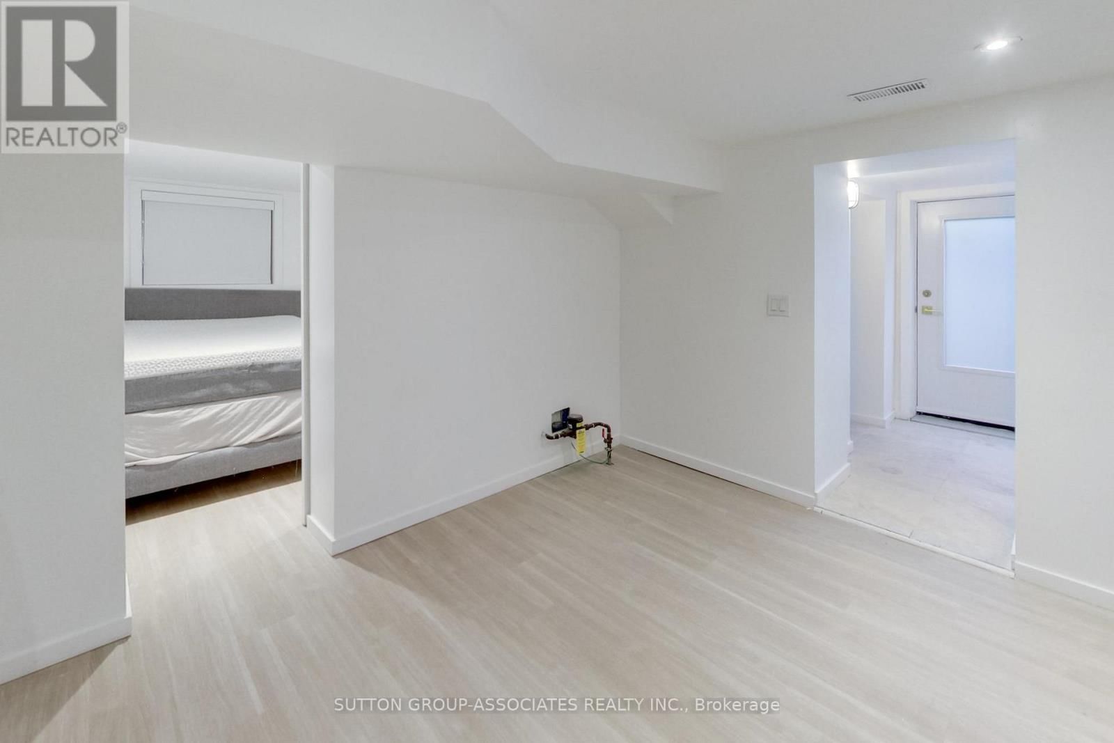 976 GLENCAIRN AVENUE Image 46