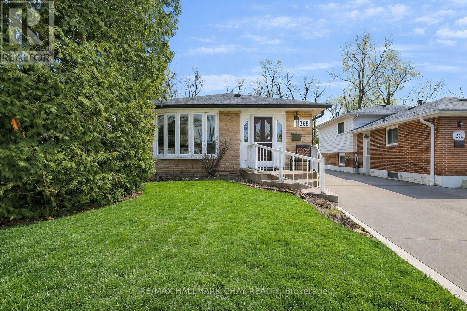 368 LARA WOODS Image 1