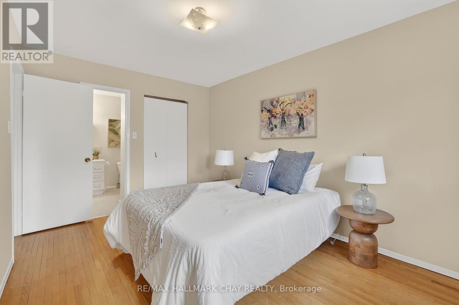 368 LARA WOODS Image 10