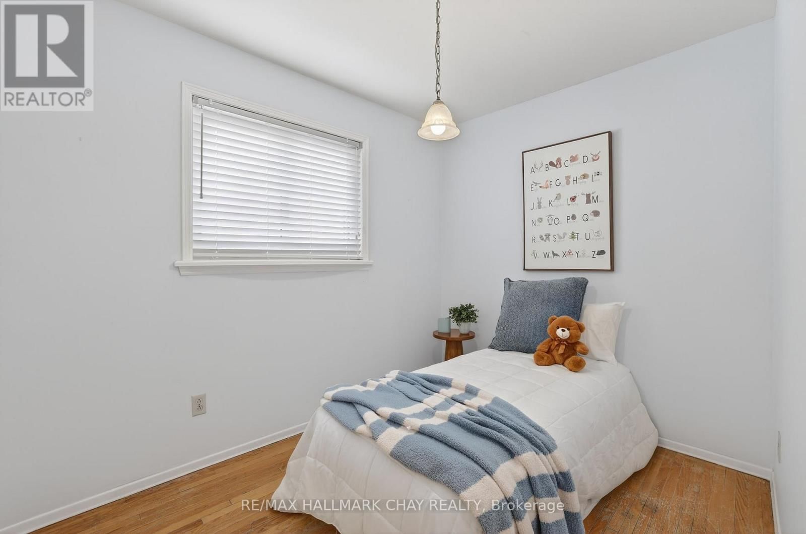 368 LARA WOODS Image 14