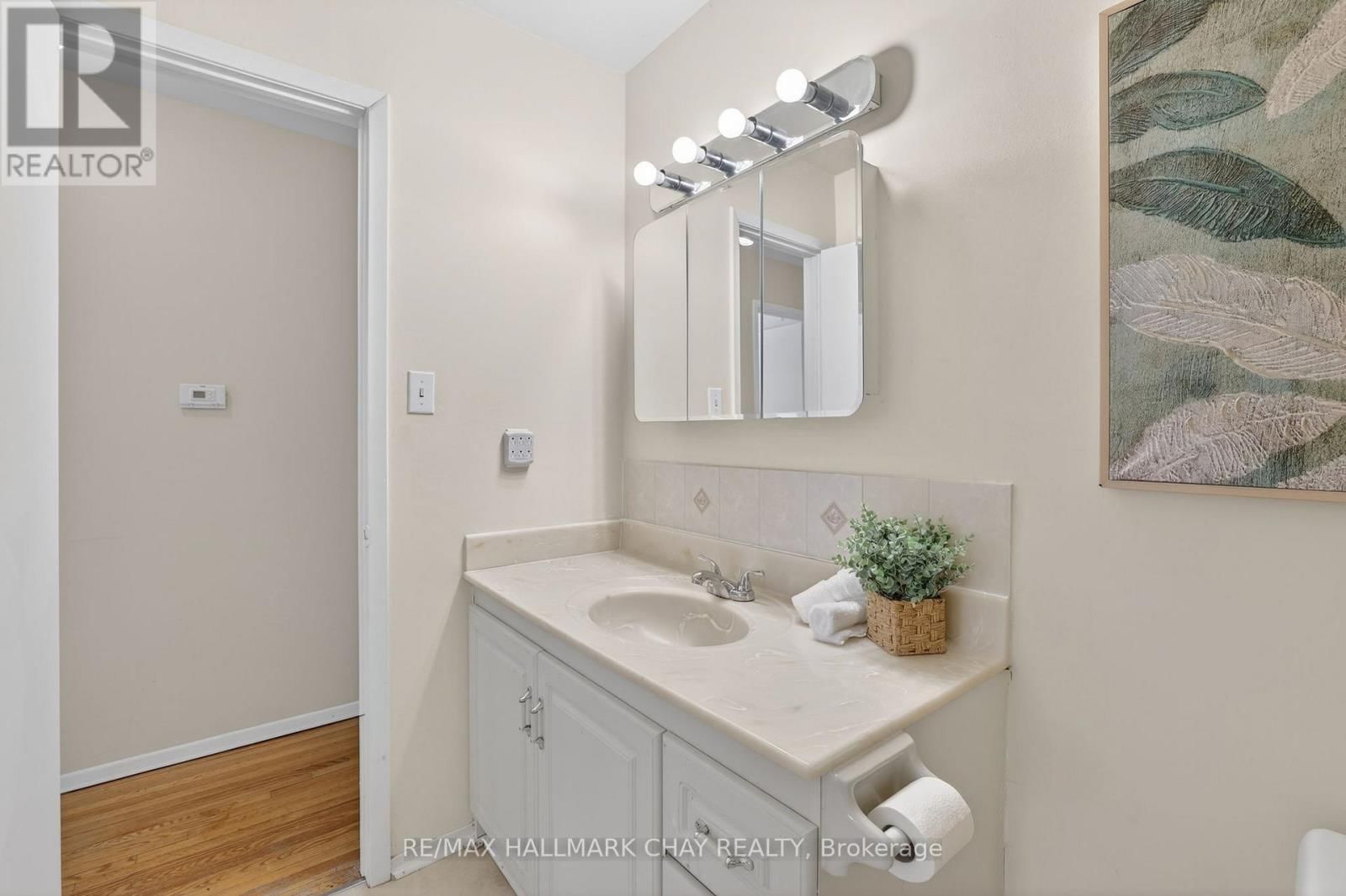 368 LARA WOODS Image 15