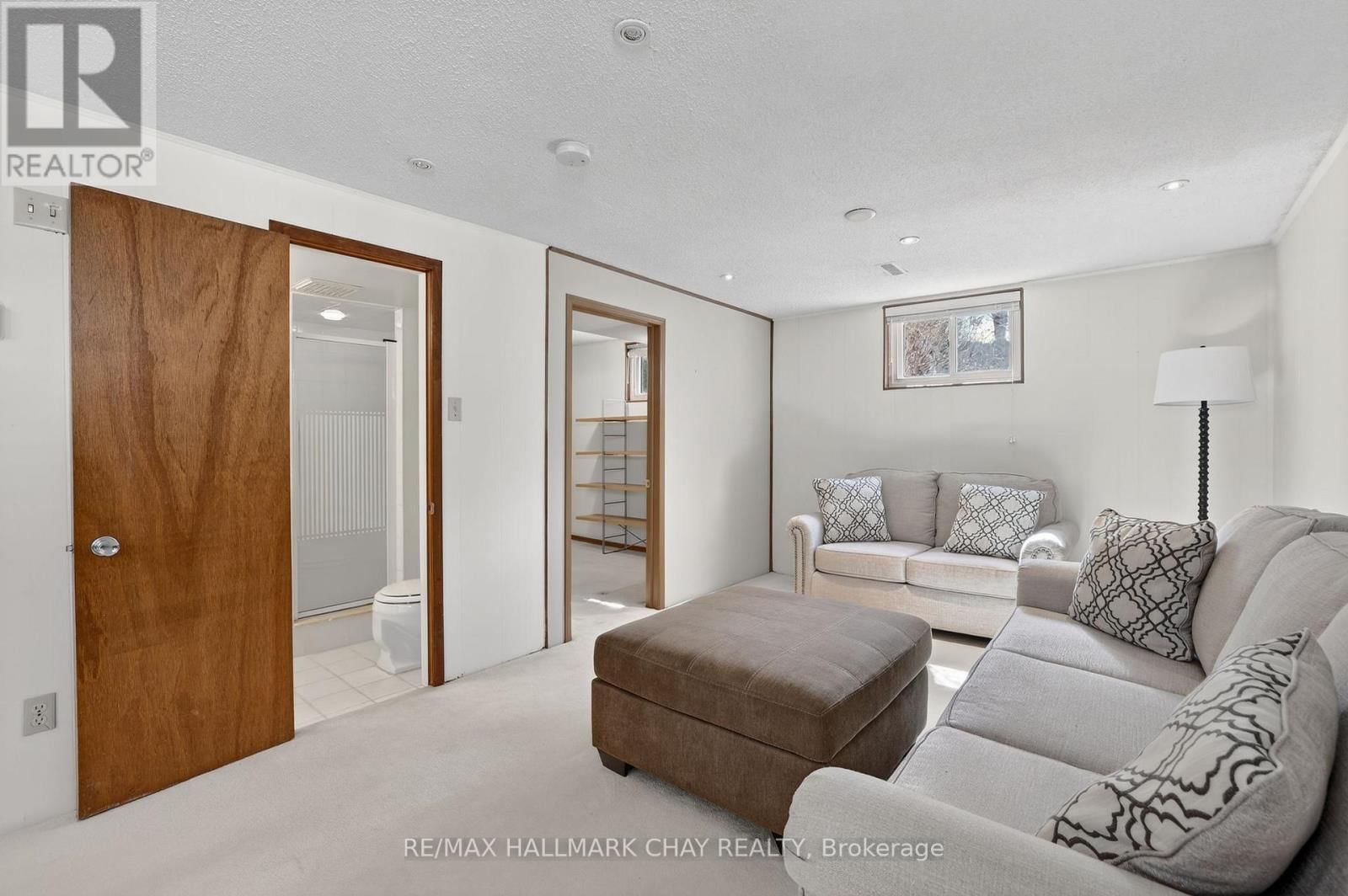 368 LARA WOODS Image 19