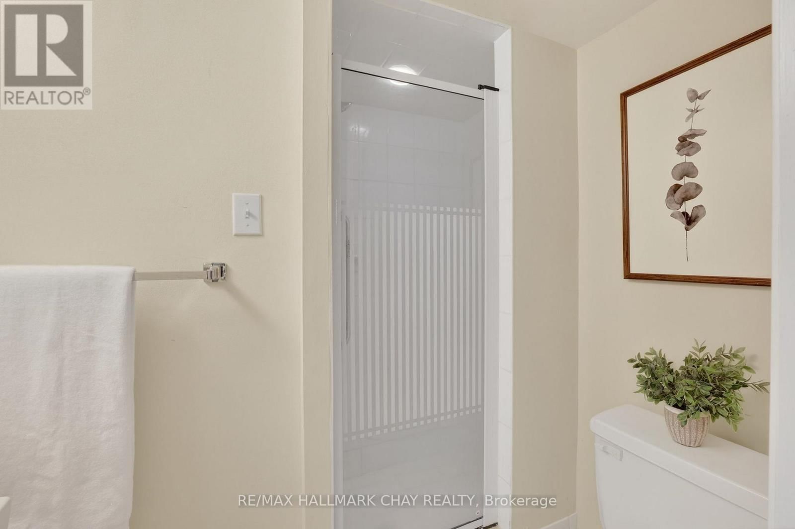 368 LARA WOODS Image 24