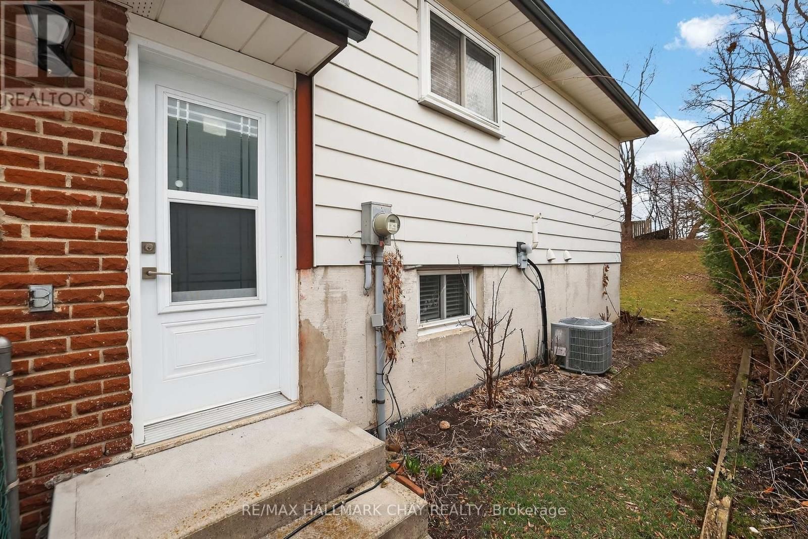 368 LARA WOODS Image 25