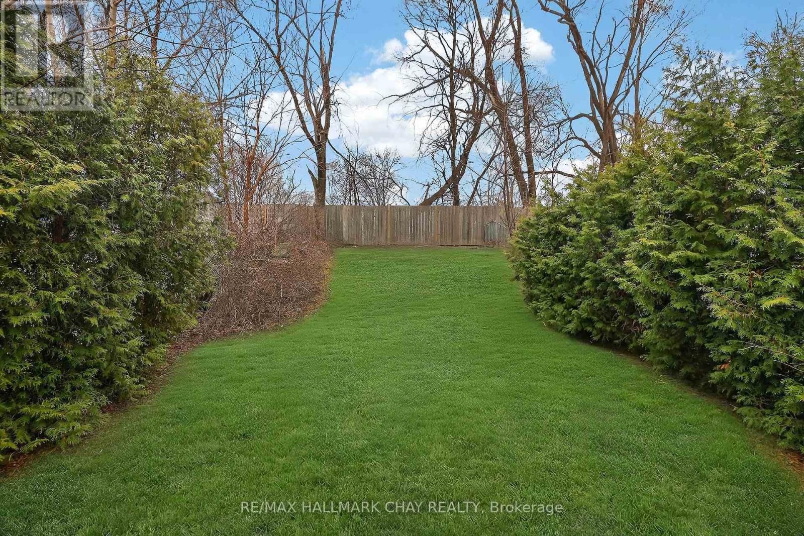 368 LARA WOODS Image 3