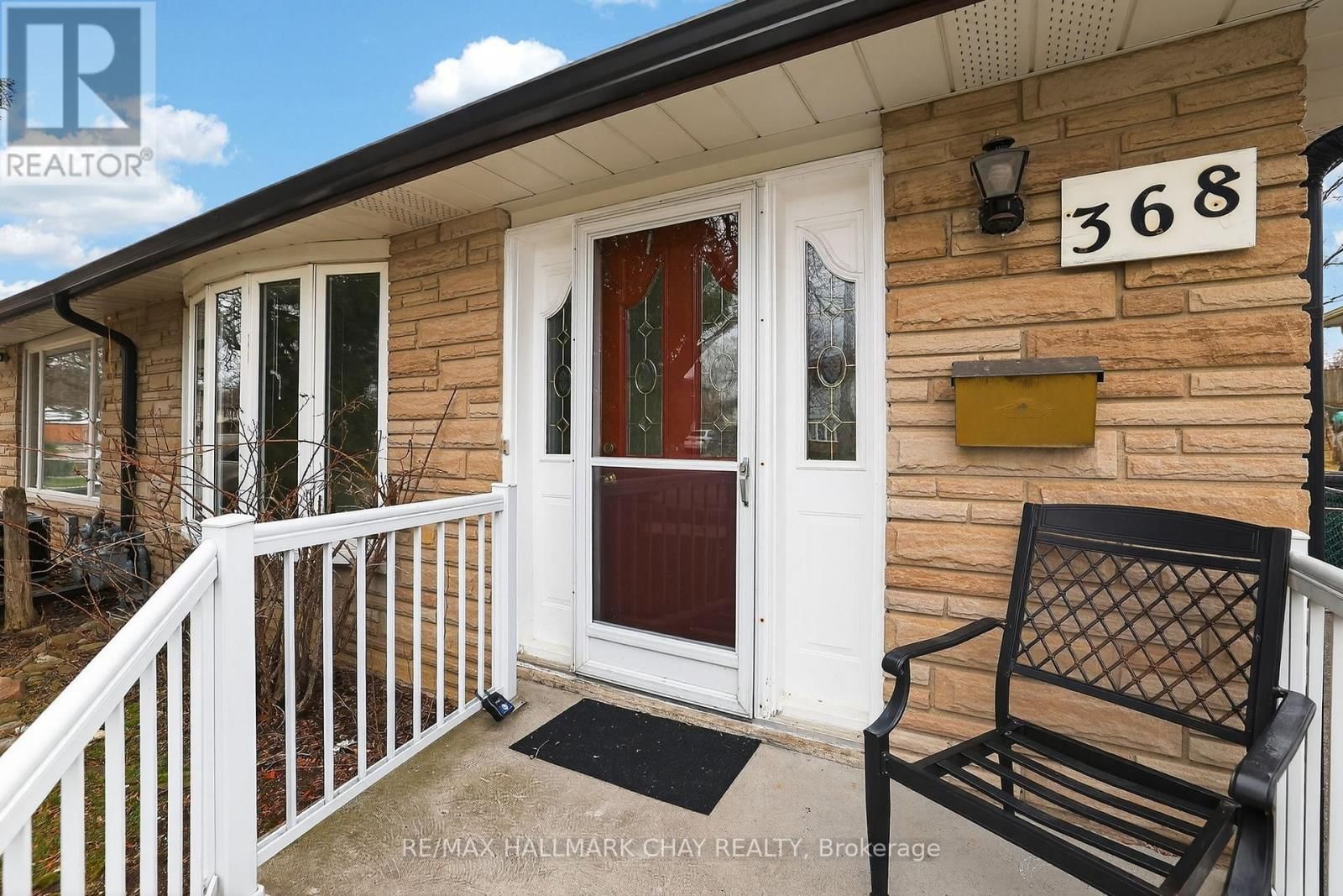 368 LARA WOODS Image 4